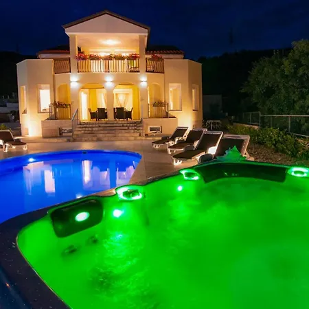 Adriana Kvarner Сasa de vacaciones *